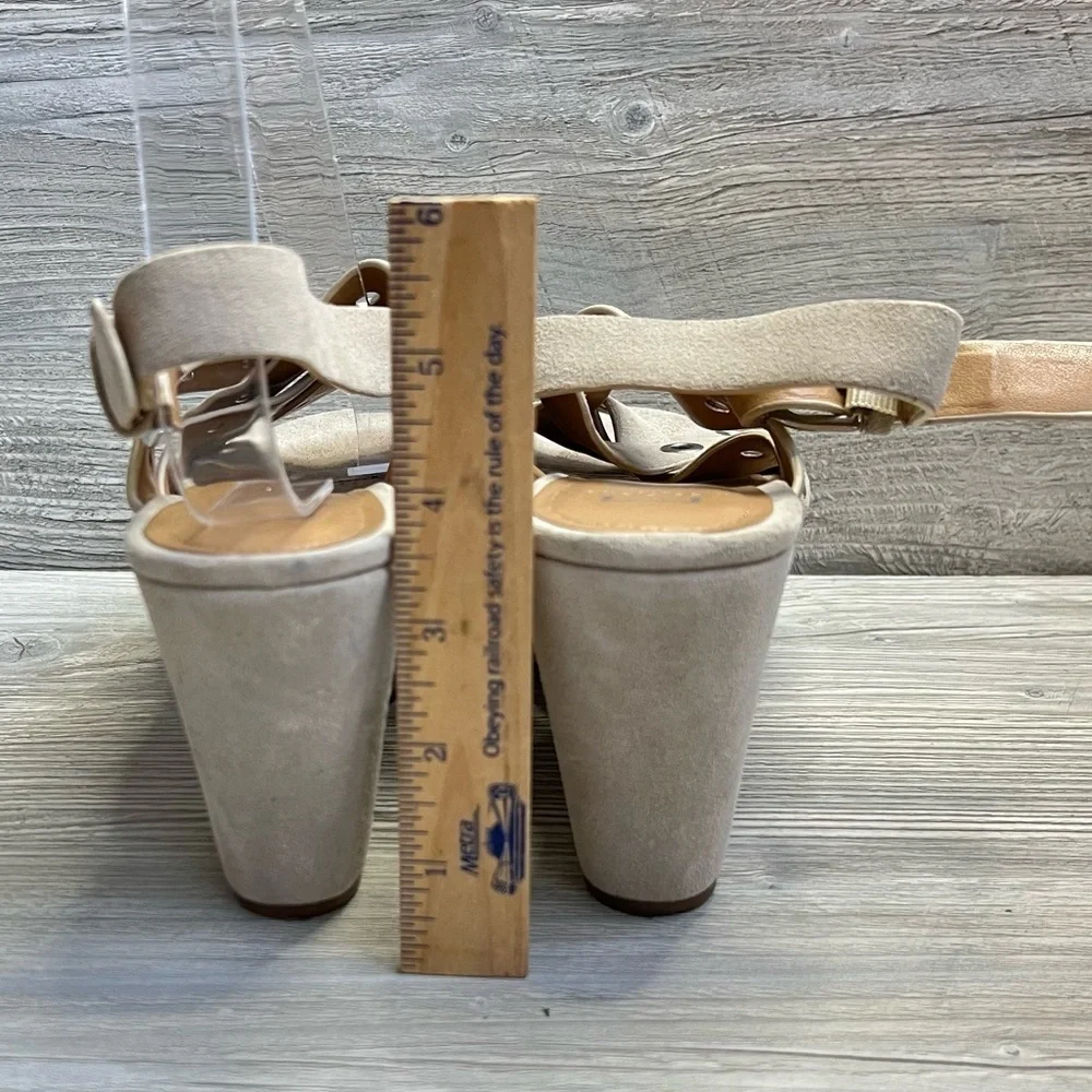 Marc Fisher super cute Bloom Grommet Platform leather Sandals size 6.5